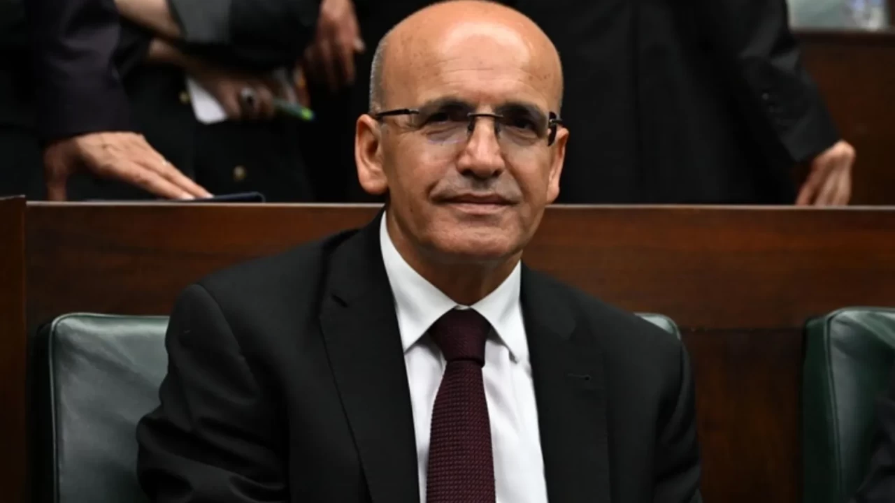 Bakan Şimşek, Londra'da ve ardından gideceği New York'ta yatırımcılarla buluşacak