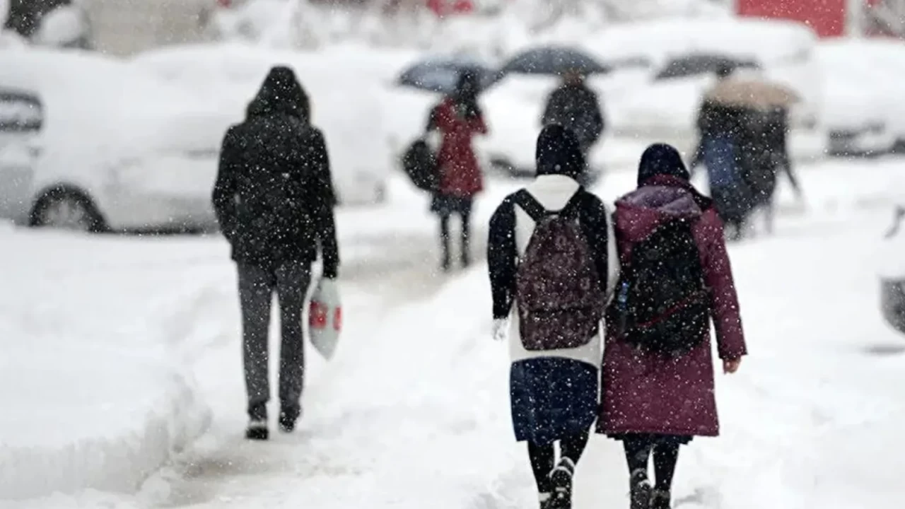İstanbul’da 5 ilçede okullara kar tatili! Sarıyer, Beykoz, Şile, Kağıthane ve Beşiktaş’ta eğitime ara