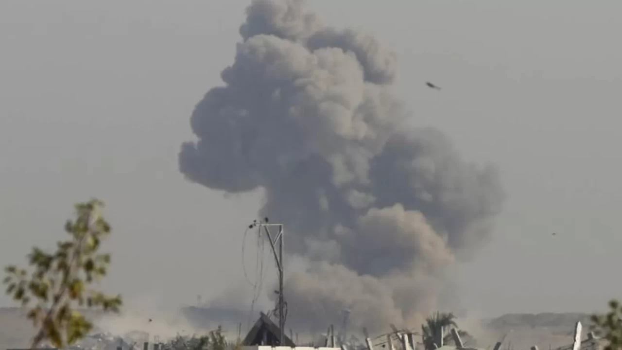 İsrail ordusu Gazze'de İHA'larla çadırları bombaladı!