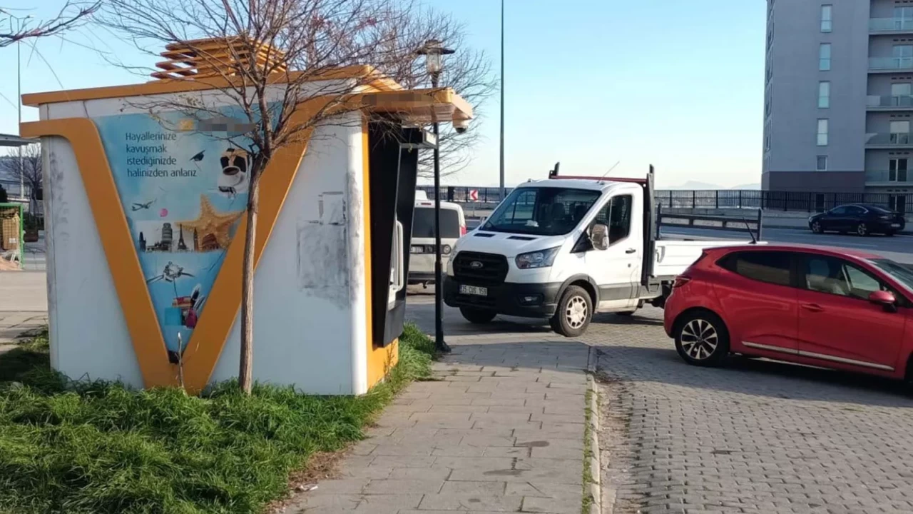 İzmir’de film sahnelerini aratmayan soygun: Banka aracından 30 milyon TL çaldılar!