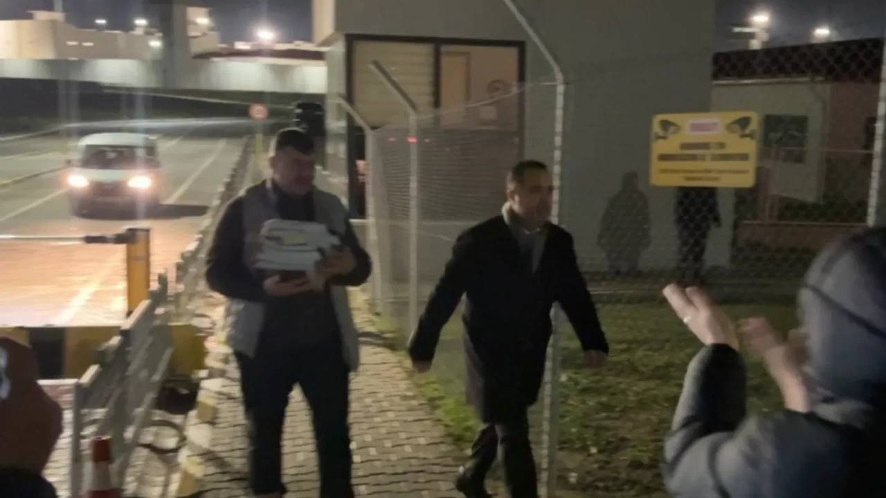 Avukat Rezan Epözdemir cezaevinden çıktı