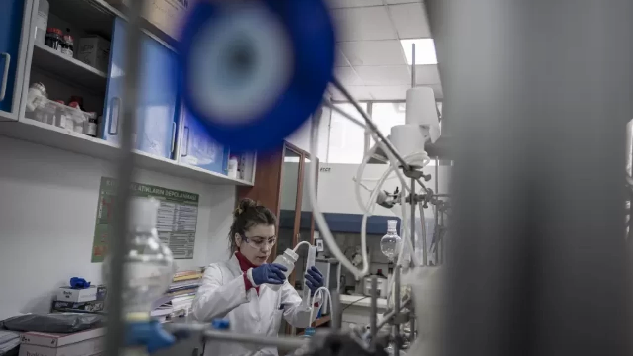 Atatürk Üniversitesi’nde stratejik ilaç ham maddesi üretimi başlatıldı