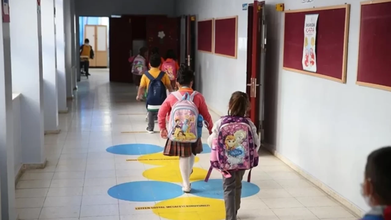 İkinci dönemin ilk zili için geri sayım başladı! Eğitime ‘bayrak sevgisi’ temasıyla başlanacak