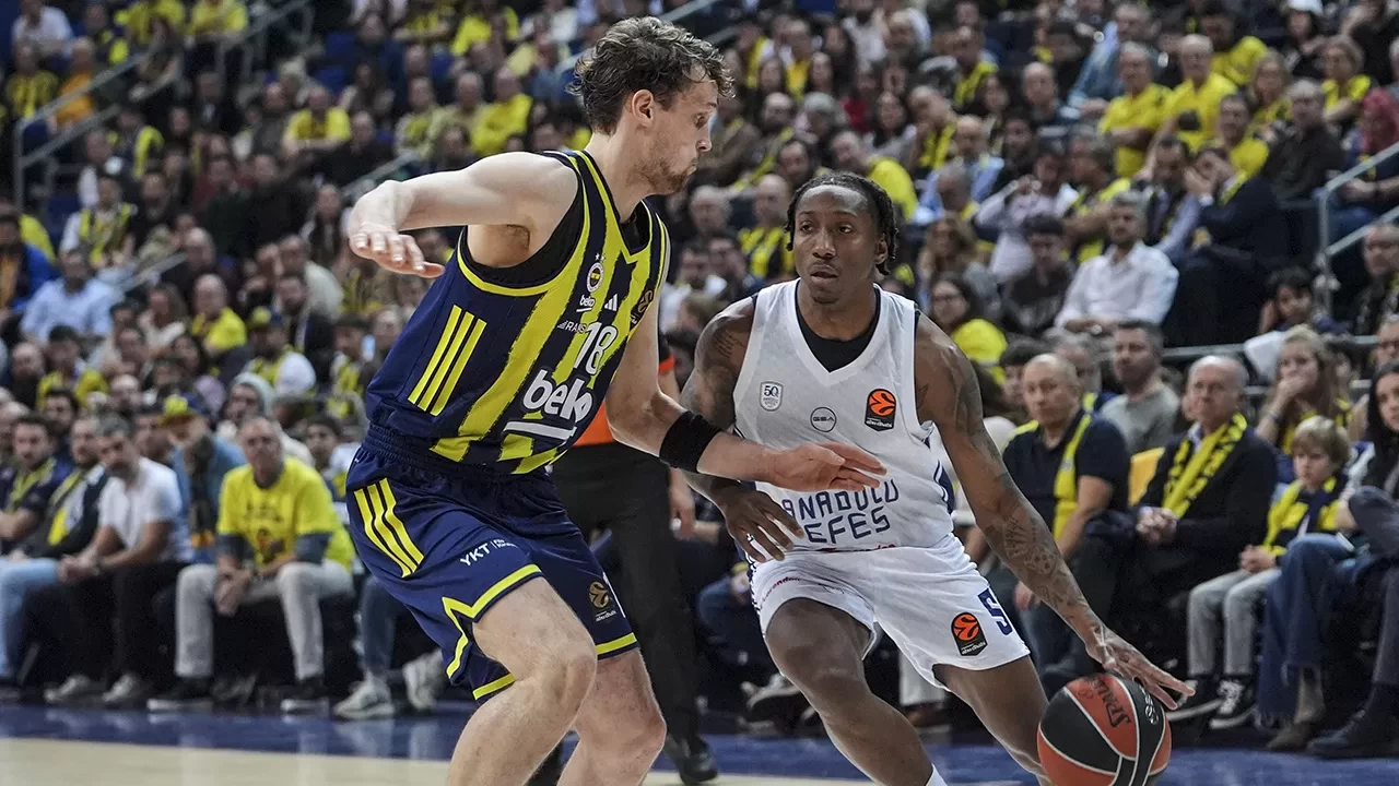 EuroLeague'deki Türk derbisinde kazanan Fenerbahçe! Anadolu Efes'i farklı geçti