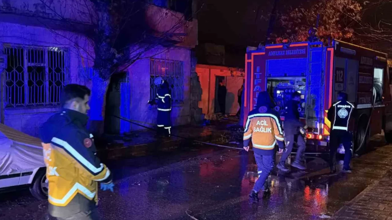 Adıyaman’da metruk evde soba yangını: Alevler evi sardı