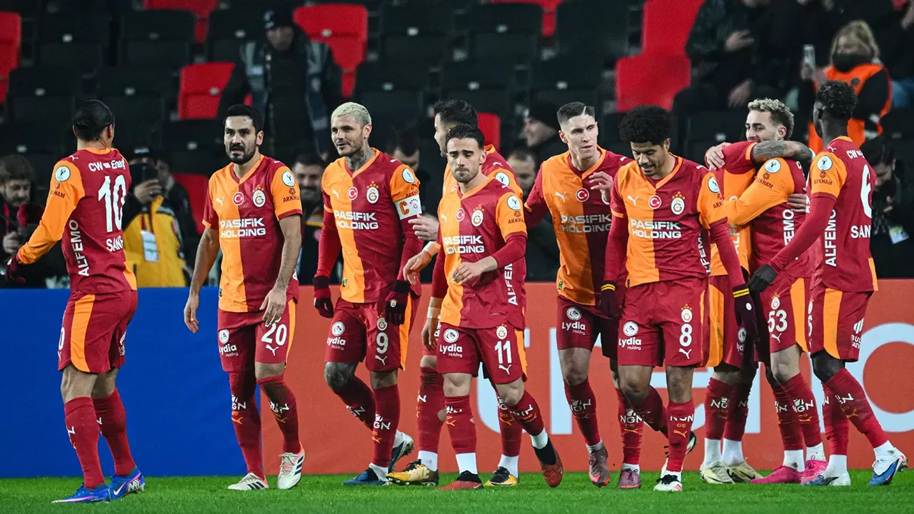 Süper Kupa'da ilk finalist Galatasaray | Maç Sonucu Galatasaray 4-1 Trabzonspor