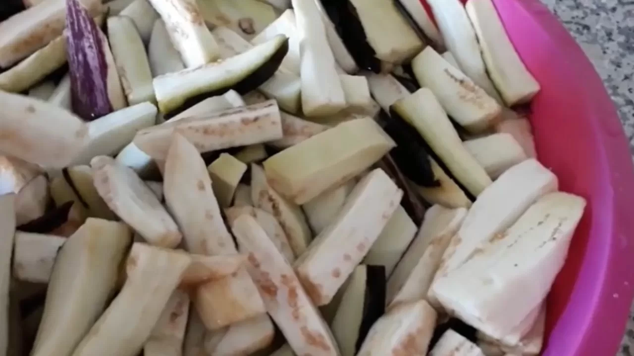 Patlıcan kızartırken yağ çekmesini önlemek için uygulayın; Asla kararma olmuyor