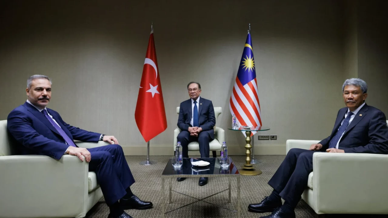 Hakan Fidan, Malezya Başbakanı ve Dışişleri Bakanı ile Ankara’da görüştü