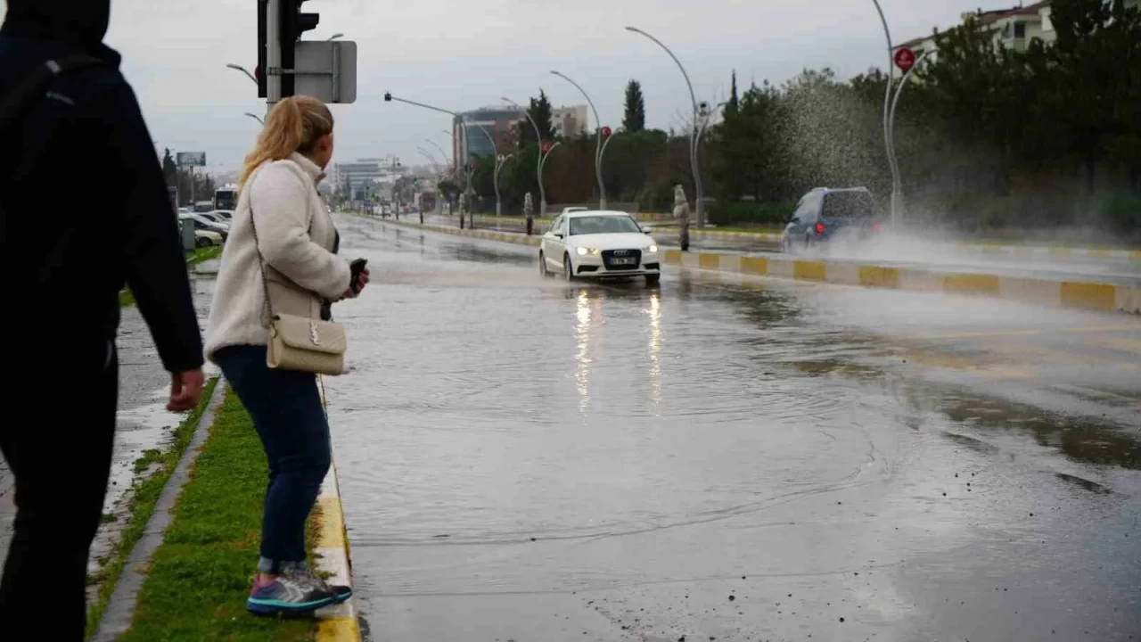 Edirne sele teslim oldu: Cadde ve sokaklar göle döndü