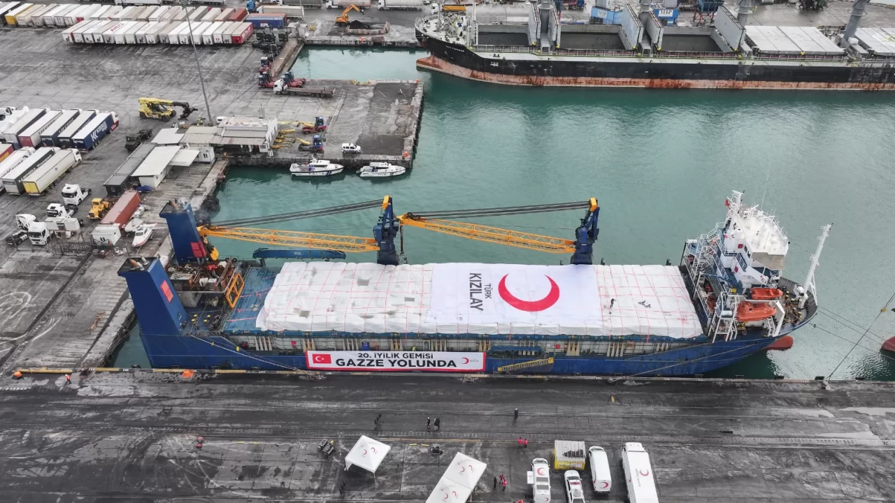 Mersin’den Gazze’ye ‘İyilik Köprüsü’: 20. gemi 1400 ton yardımla yola çıktı!