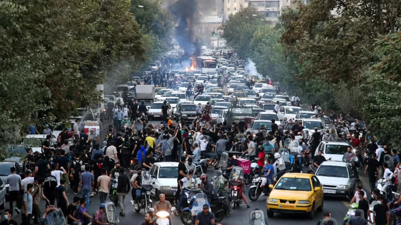 İran’daki protestolarda can kaybı artıyor: Ölü sayısı 5 bini geçti!
