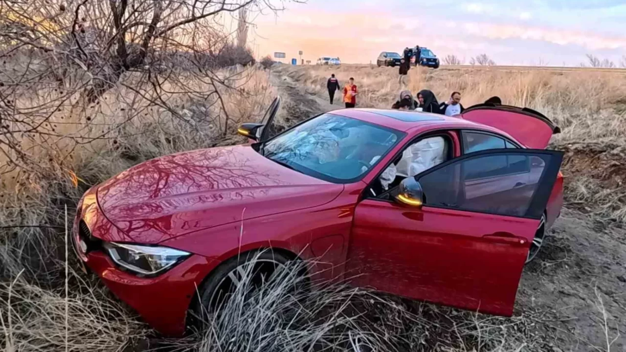 Aksaray’da feci kaza! Otomobil şarampole uçtu