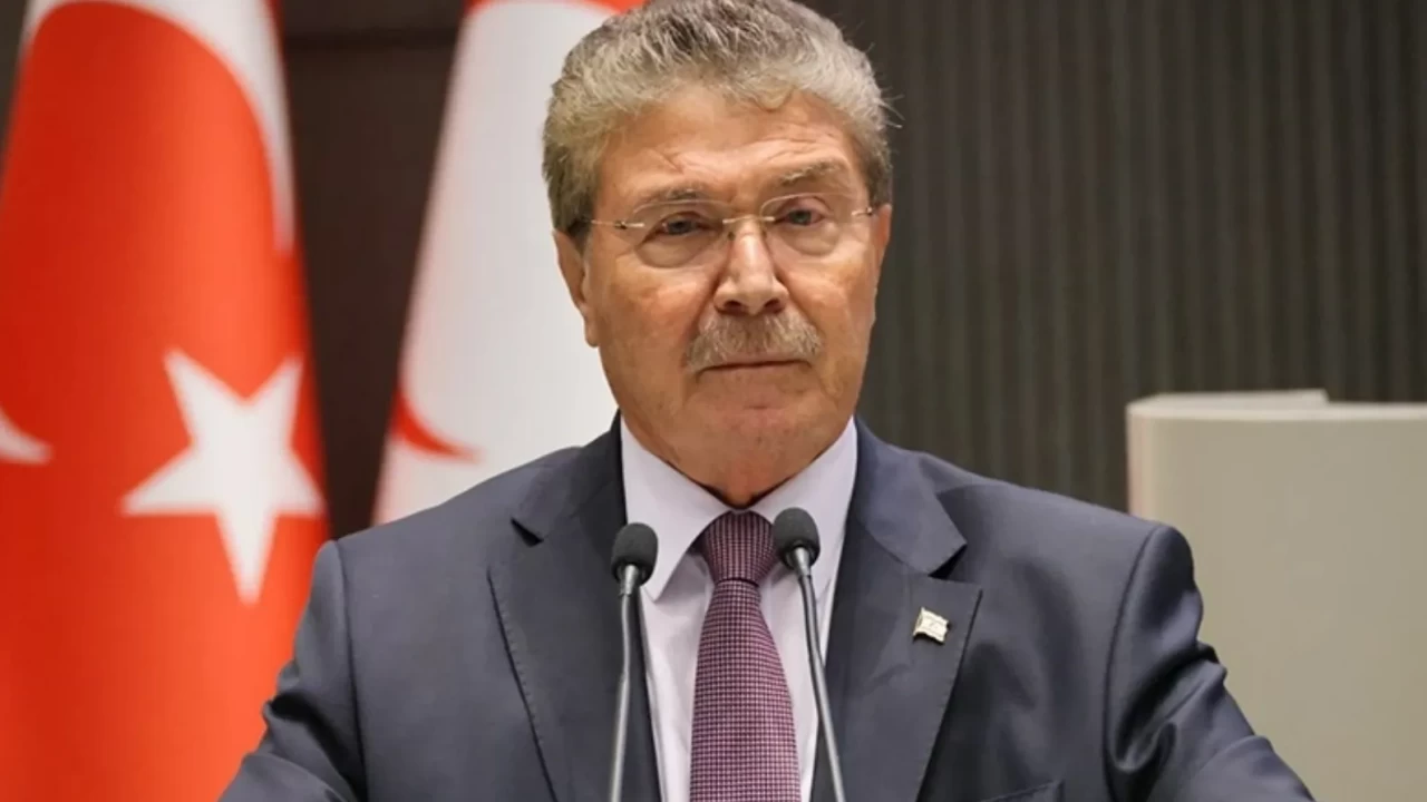 Kıbrıs hattında sular ısınıyor! Rum yönetiminin Türkiye’yi hedef alan sözlerine Üstel'den tokat gibi cevap