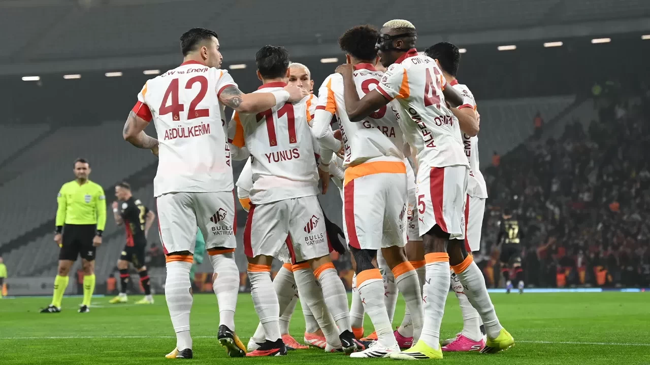 Galatasaray, üç puanı üç golle aldı | Süper Lig'de Fatih Karagümrük 1-3 Galatasaray
