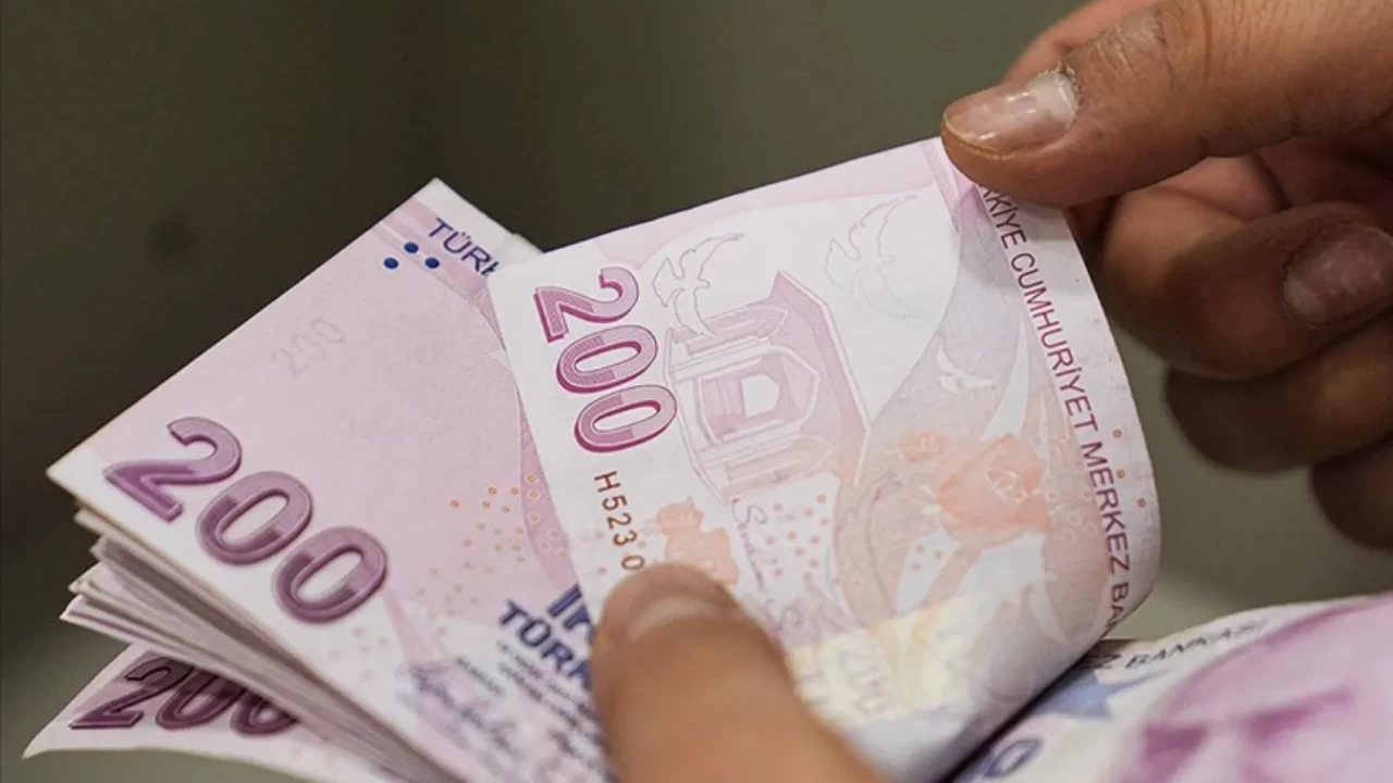 Milyonlarca kişi bunu bekliyordu! Emekli maaş farkları yatıyor mu? Altın ve gümüşte  Kara Pazartesi  rekoru