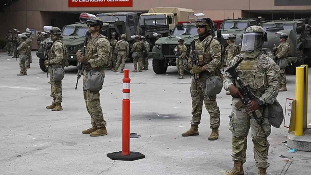 Minnesota Valisi Walz’dan ICE’ye sert tepki: Ulusal Muhafızlar için hazırlık emri