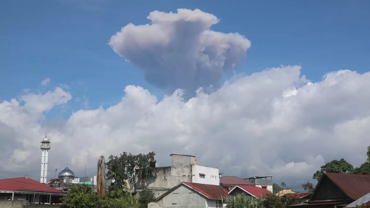 Endonezya’daki Marapi Yanardağı yeniden hareketlendi