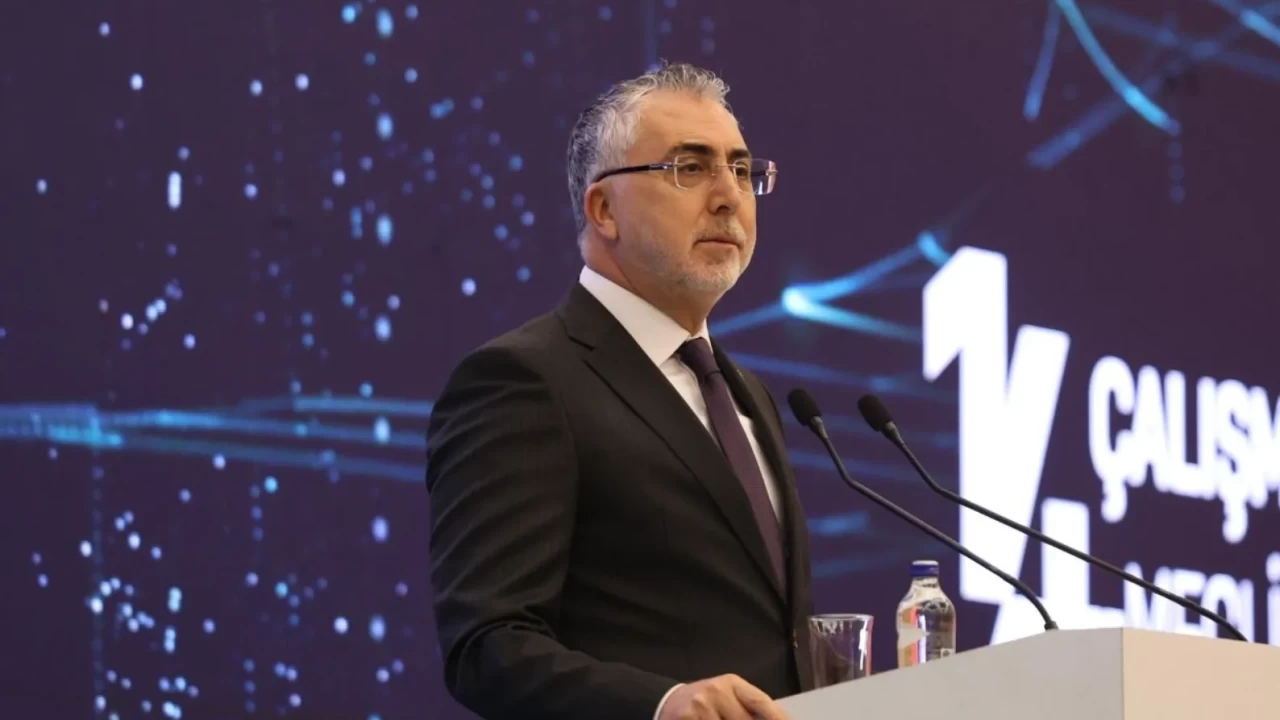 Bakan Işıkhan duyurdu: Çalışma hayatında dijital dönüşüm dönemi başlıyor!