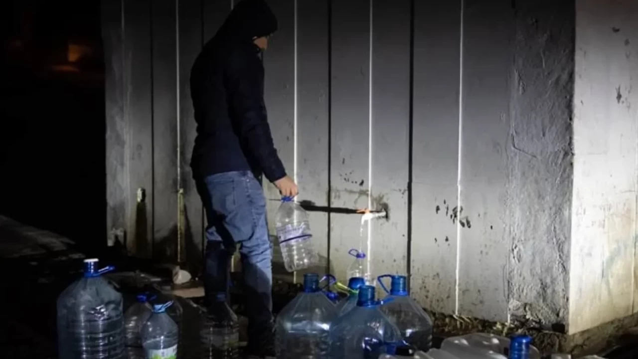 Başkentte su esareti devam ediyor! Çeşmelerden su dolduran vatandaş isyan etti