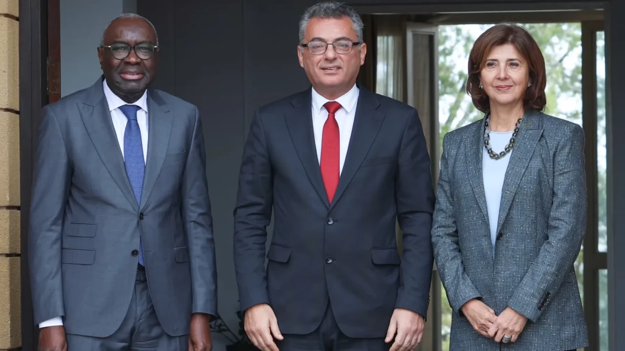 Kıbrıs'ta üçlü zirve yapıldı: KKTC ve GKRY liderleri BM Kıbrıs Temsilcisi Cuellar ile buluştu