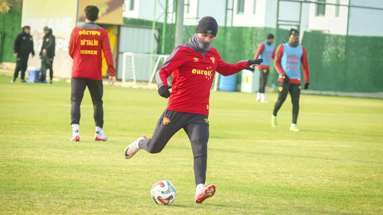 Göztepe ikinci yarı hazırlıklarını çift idmanla sürdürdü