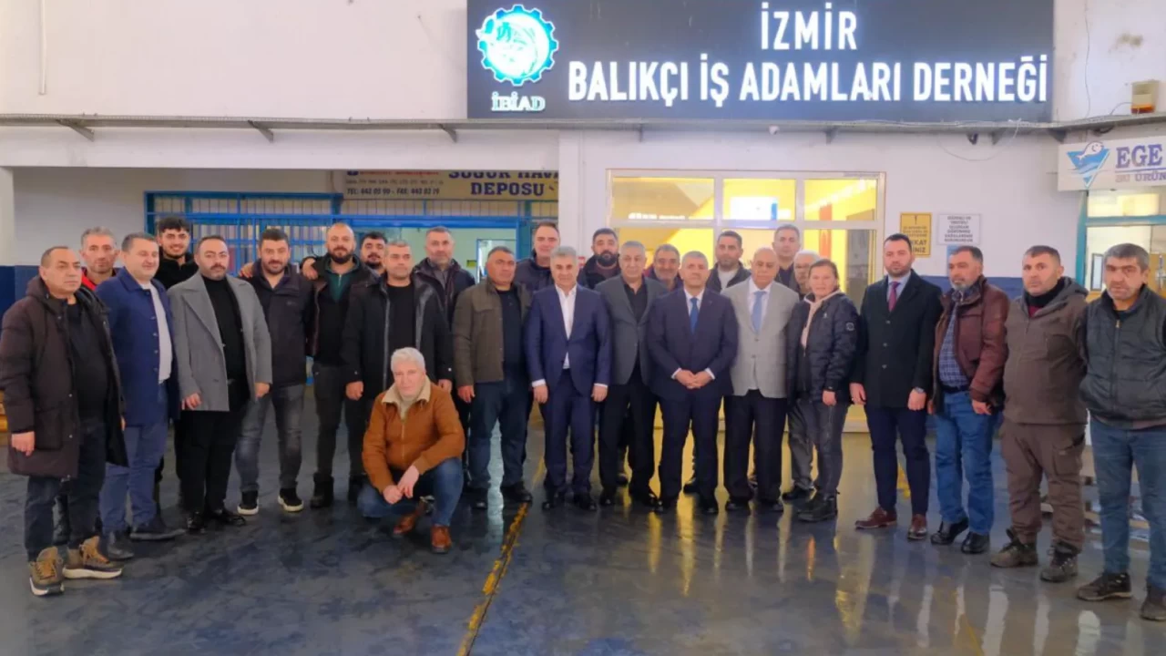 MHP'li Veysel Şahin'den İzmir Su Ürünleri Hali ile İzmir Balıkçı İş Adamları Derneği'ne ziyaret