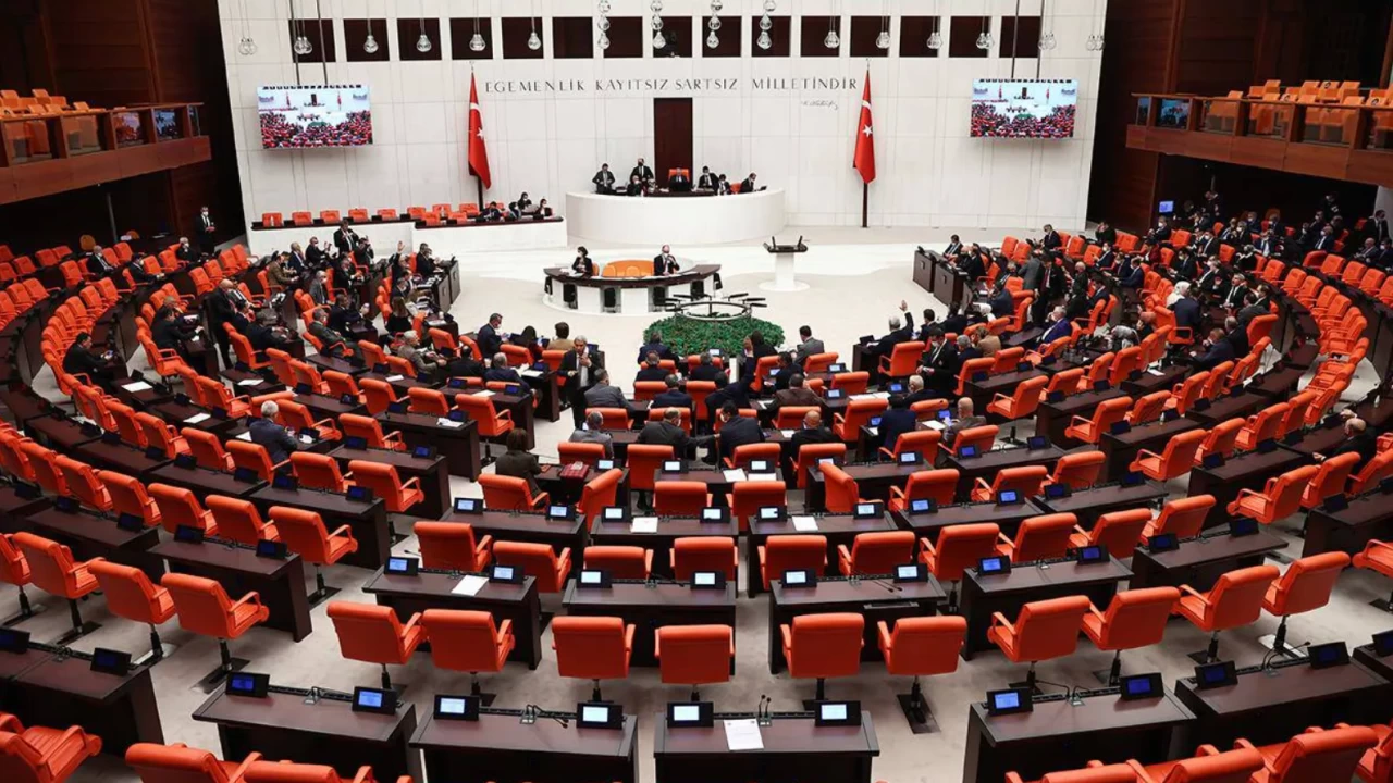 Meclis'te emekli mesaisi başladı! Yeni zam oranları ve kanun teklifi Genel Kurul gündeminde