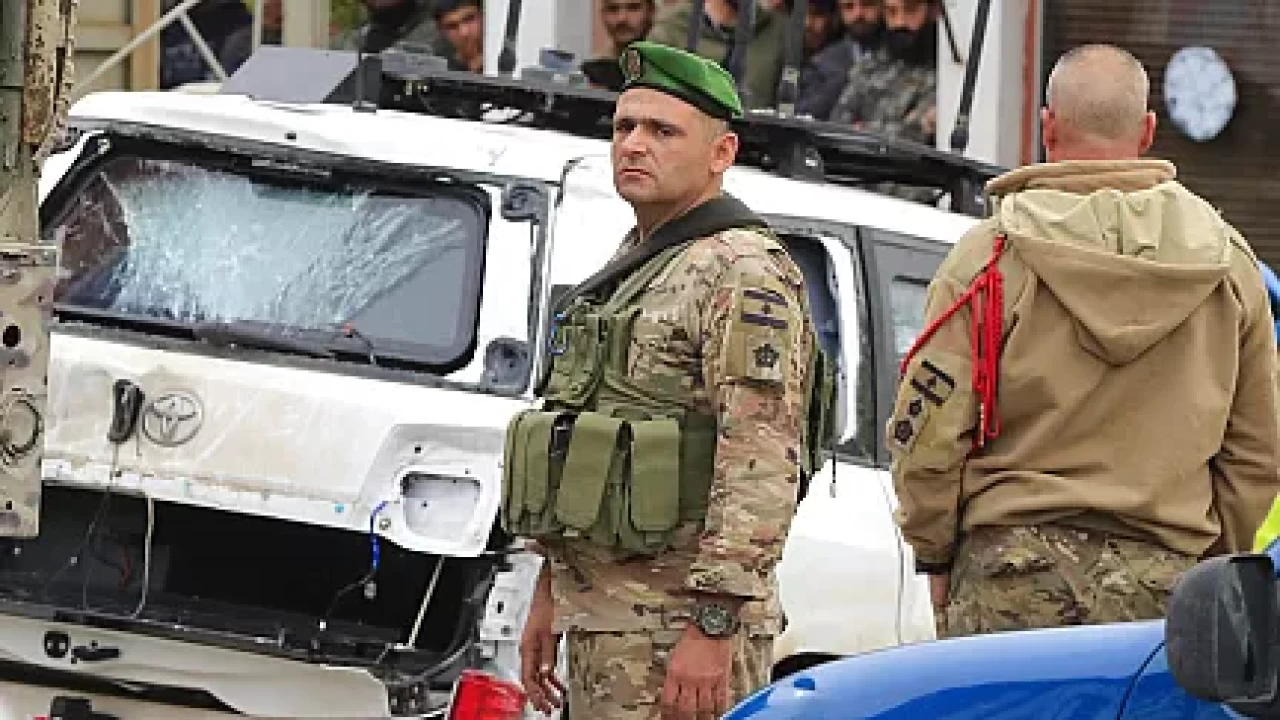 Soykırımcı İsrail Kuneytra’da genci alıkoydu, bilinmeyen maddeler püskürtüldü