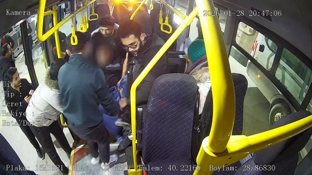 Bursa’da halk otobüsünde kalp krizi paniği: Şoför ve sağlık görevlileri zamanla yarıştı