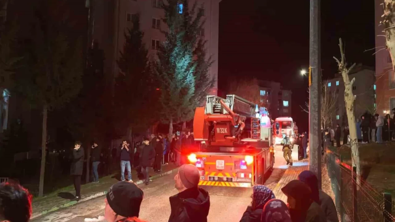İnegöl’de daire alevlere teslim oldu: Çocuk da dumandan etkilendi!