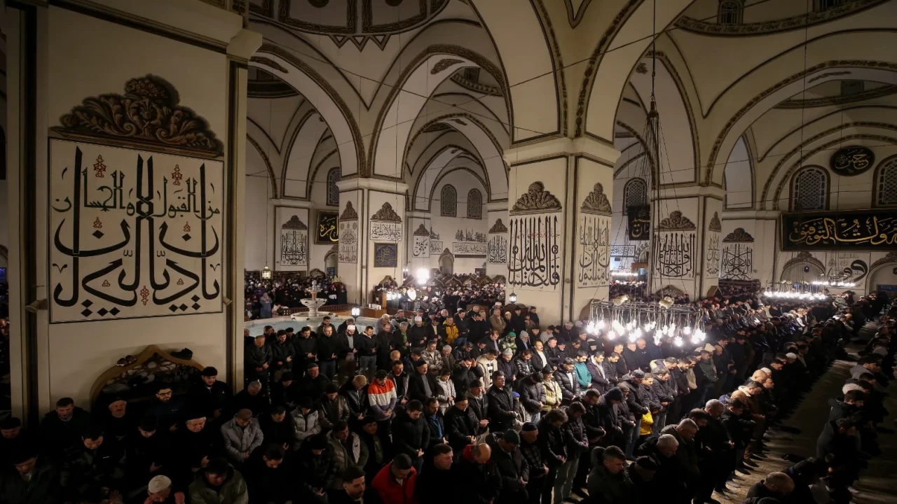 Miraç Kandili yurt genelinde idrak edildi