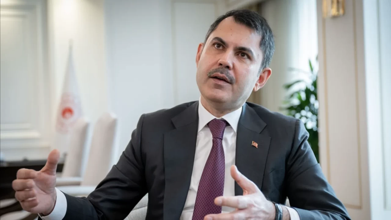 CHP'li belediyeler 3-5 konutu bitiremezken, Özgür Özel deprem bölgesinde yapılan 455 bin konutta kusur arıyor!