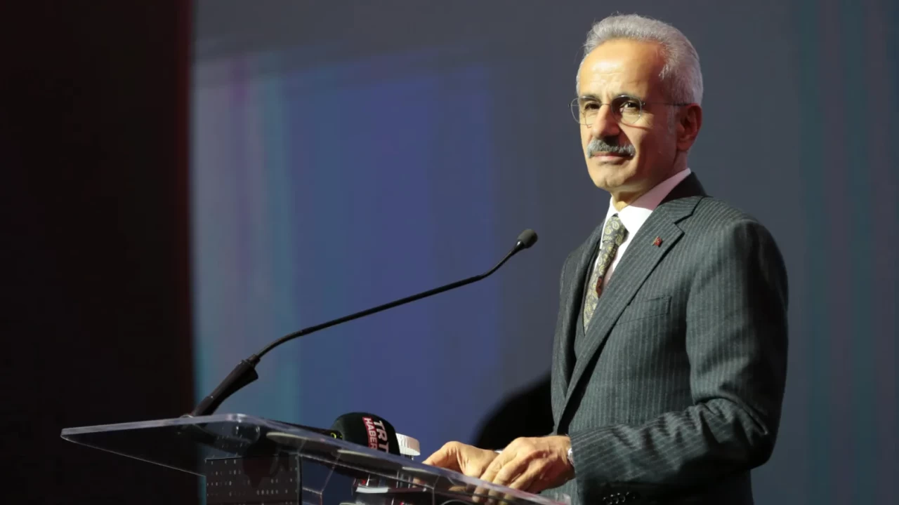 Türkiye gözkyüzünde tarih yazıyor, yeni rekor geldi! Bakan Uraloğlu rakamları paylaştı