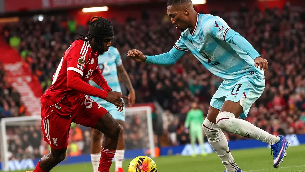 Premier Lig'de Liverpool, sahasında Burnley'e takıldı