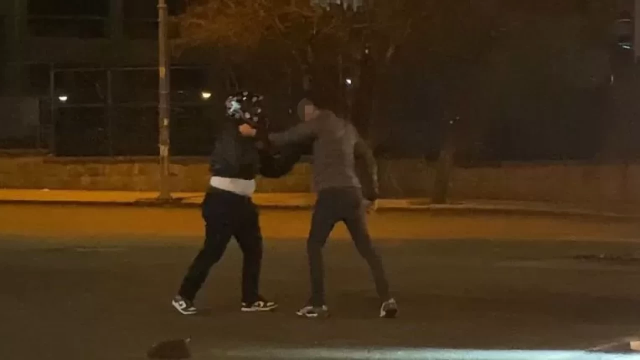 Ankara'da sürücüden dehşet anları! Motosikletliye saldırı anı kamerada