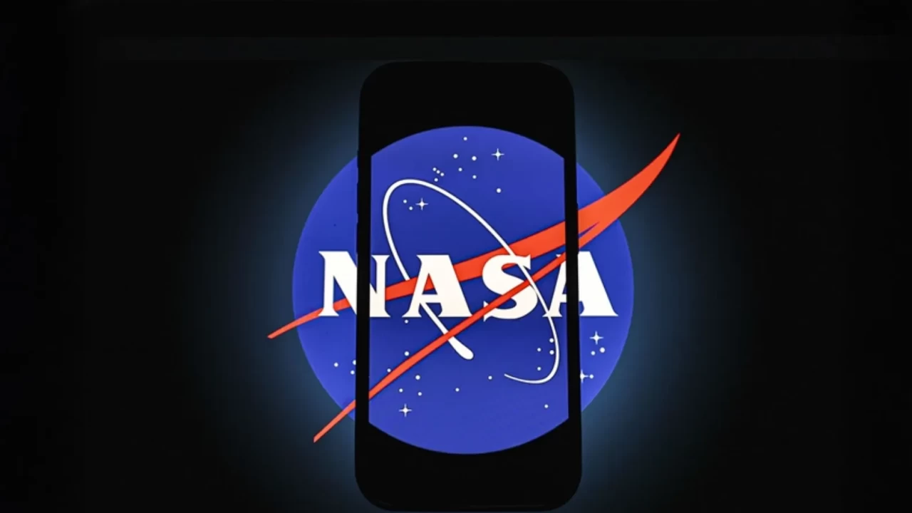 Evrenin görünmez iskeletini çözdü! James Webb’den en keskin karanlık madde haritası