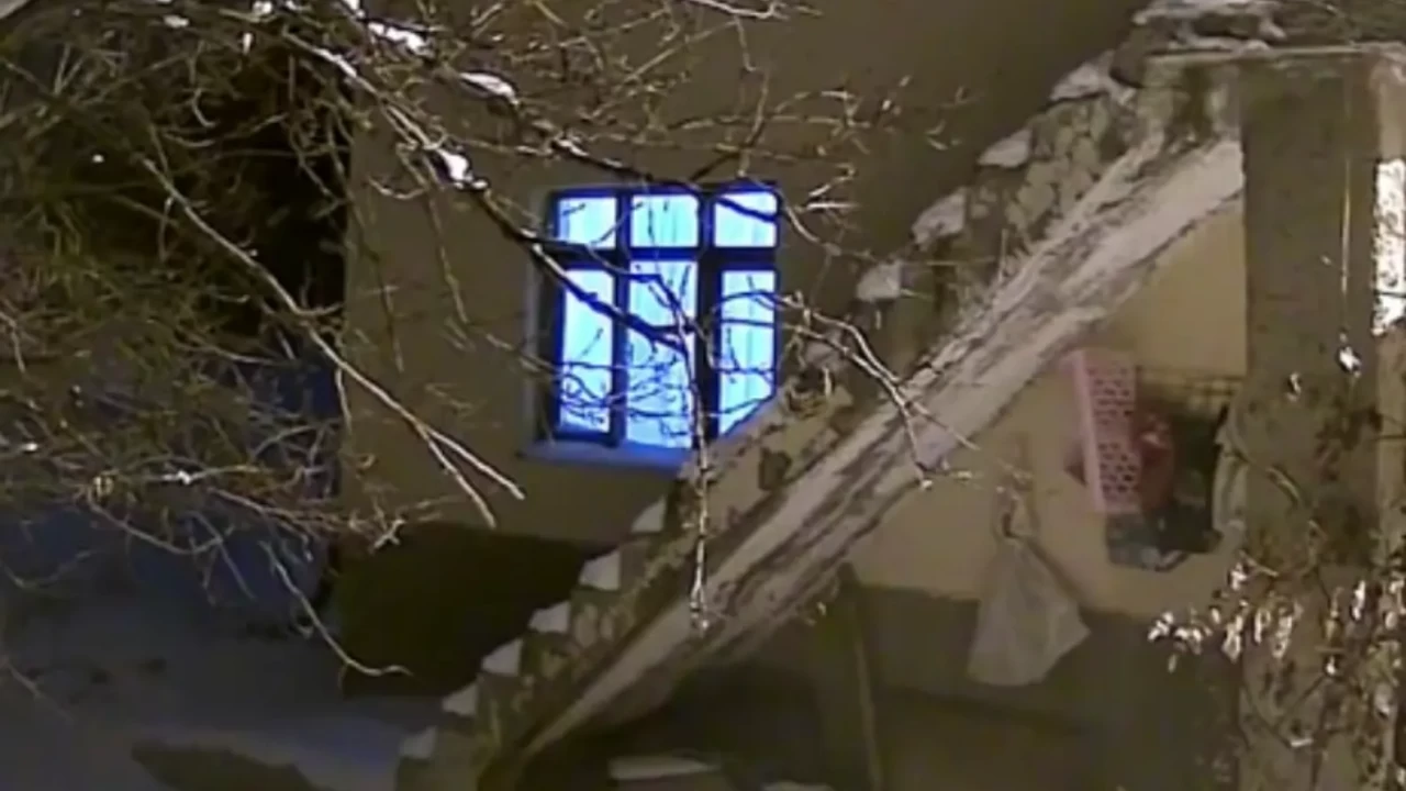 Elazığ'da deprem anı güvenlik kameralarında