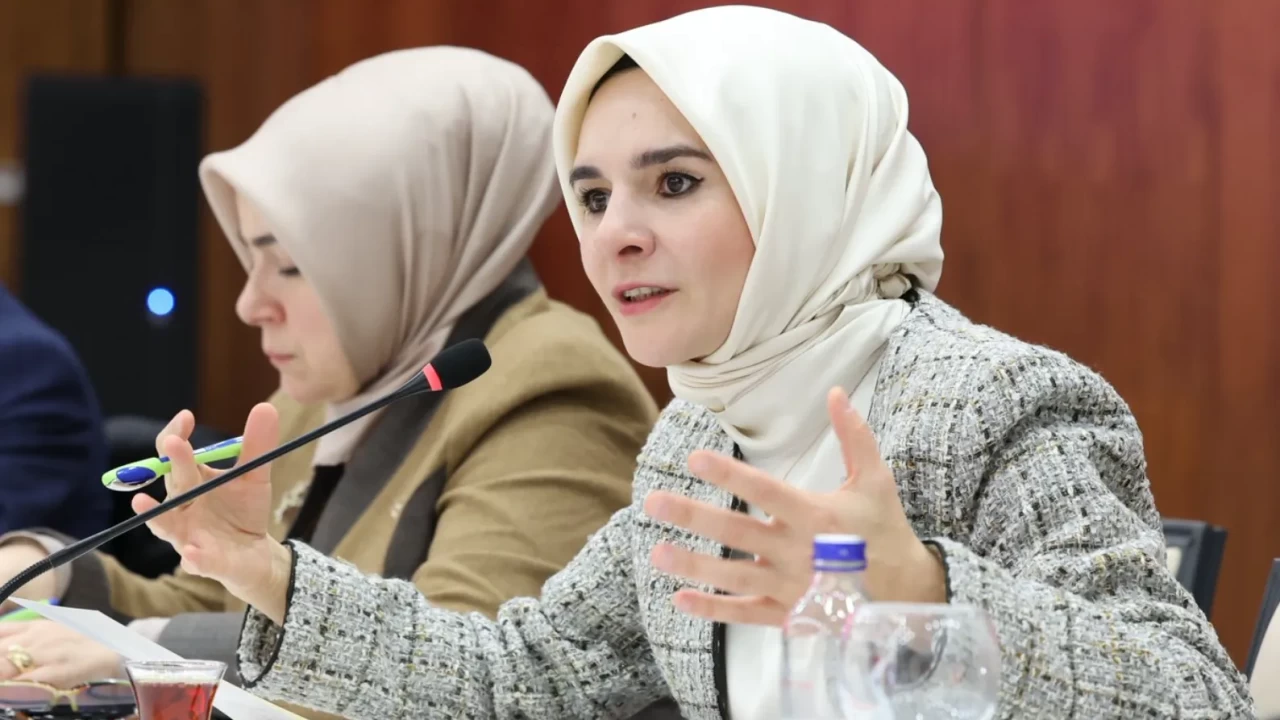 Bakan Göktaş'tan sosyal medya çıkışı: 'Yasaklayan değil, koruyan bir düzenleme'