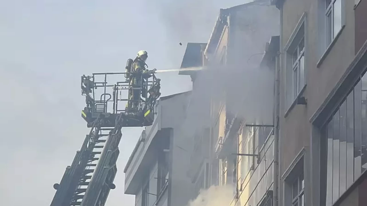 Küçükçekmece'de yangın paniği