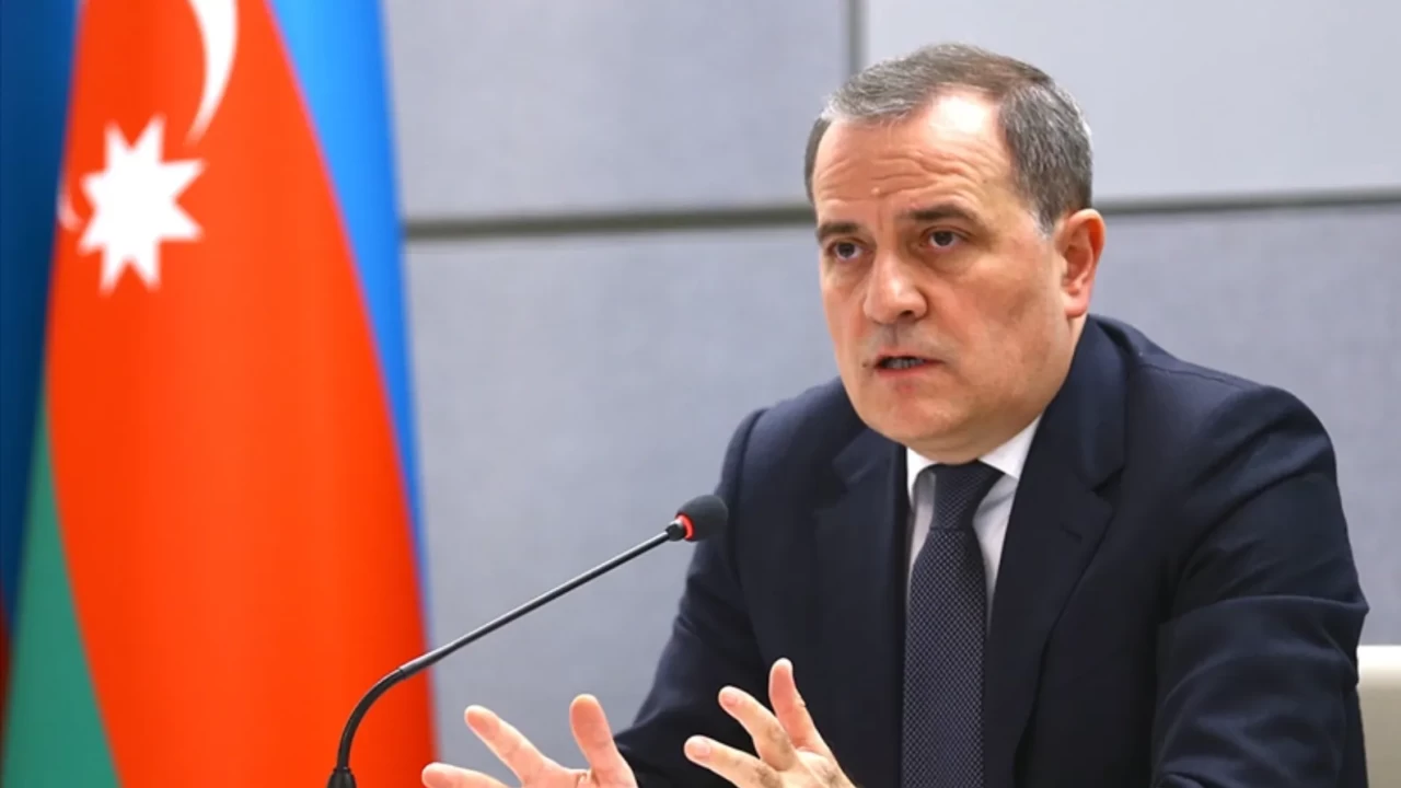 Azerbaycan'dan İran'a kesin mesaj: Hava sahası askeri operasyonlara kapalı