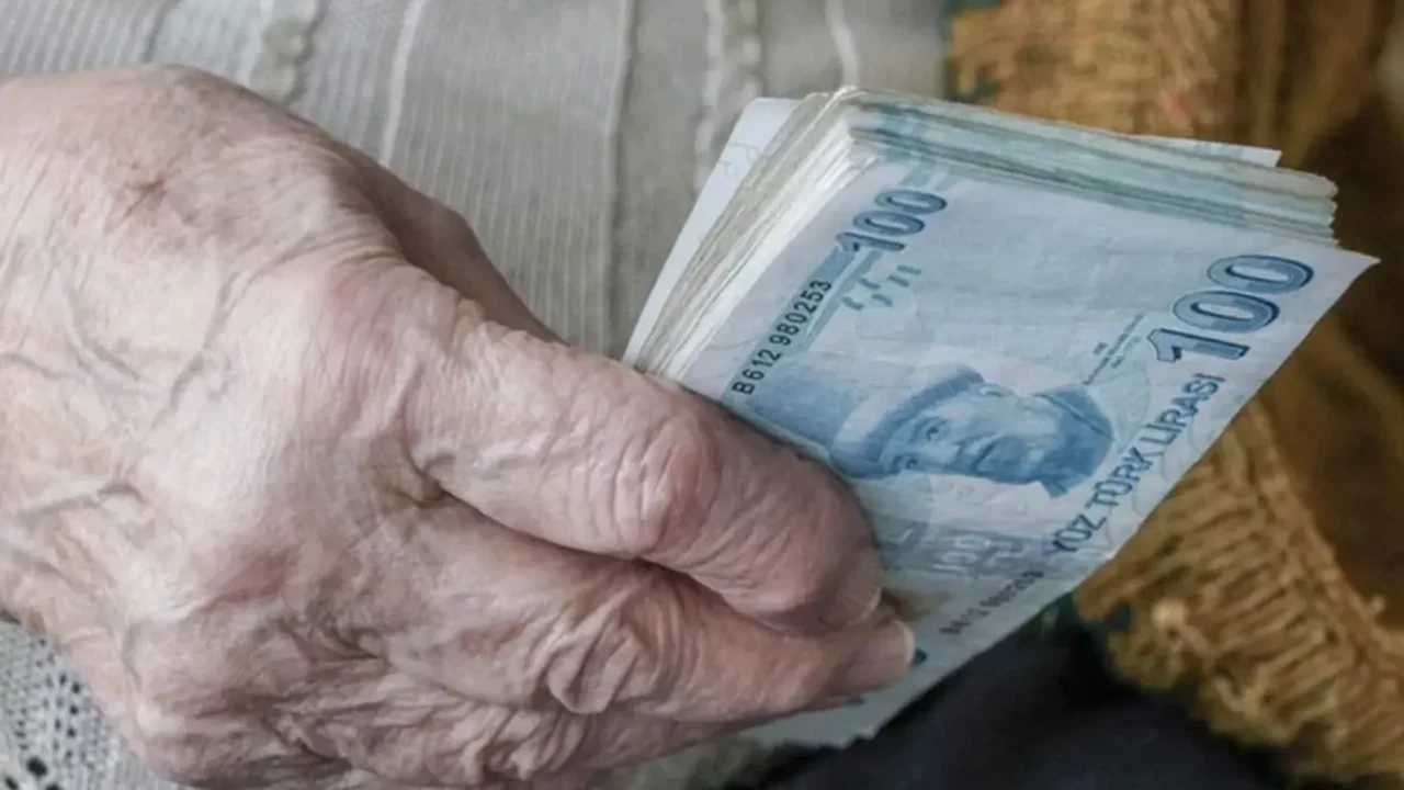 Önce işçileri, sonra da emeklilerin beklentilerini sömüren CHP'de belediyeler ne hizmet veriyor, ne SGK borçlarını ödüyor. İşte sınıfta kalan CHP'nin borç karnesi!