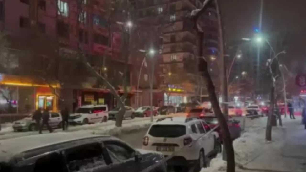 Elazığ sallandı! Valilikten ilk açıklama geldi