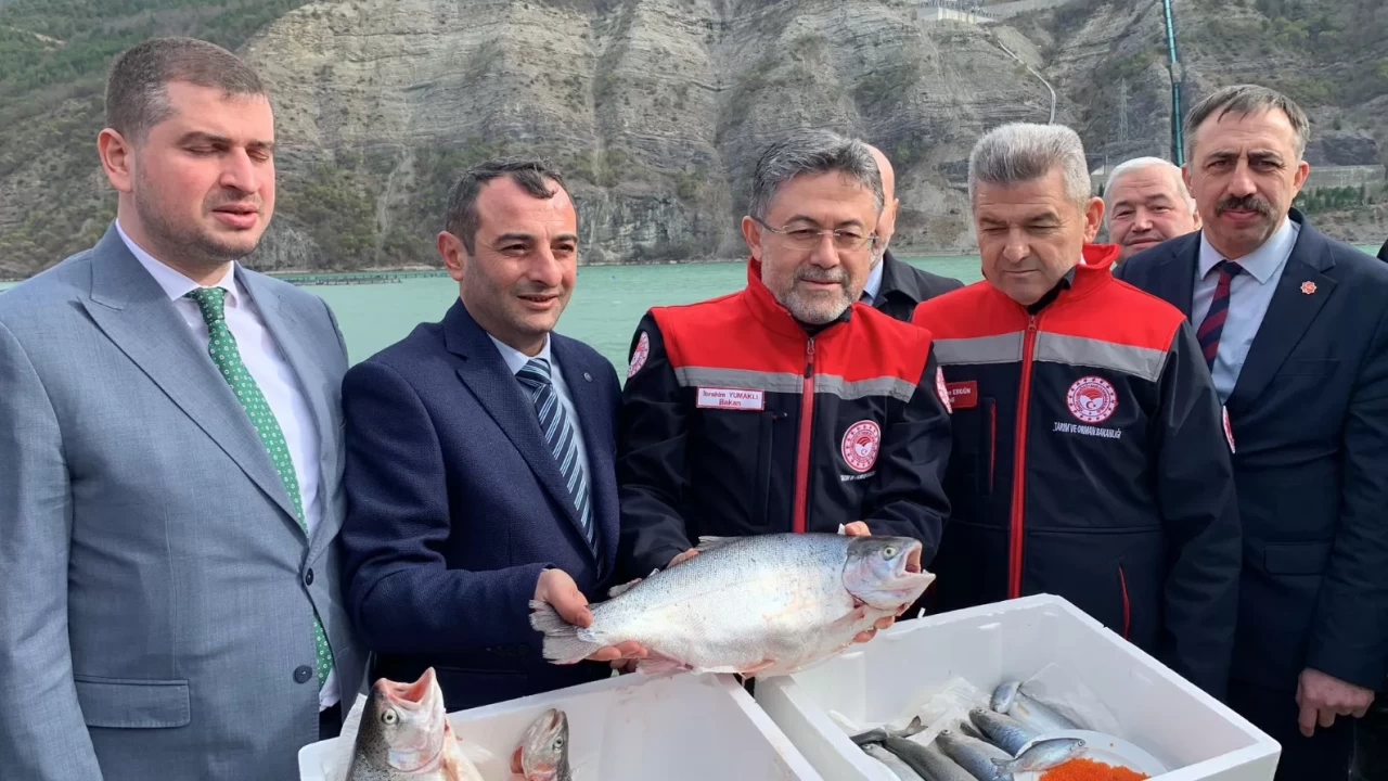 Bakan Yumaklı duyurdu: Su ürünlerinden 2.3 milyar dolarlık ihracat