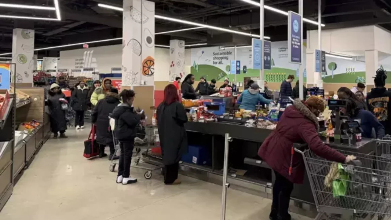 ABD’de Beyaz Kıyamet Alarmı! 172 Milyon Kişi Risk Altında: Raflar Boşaldı