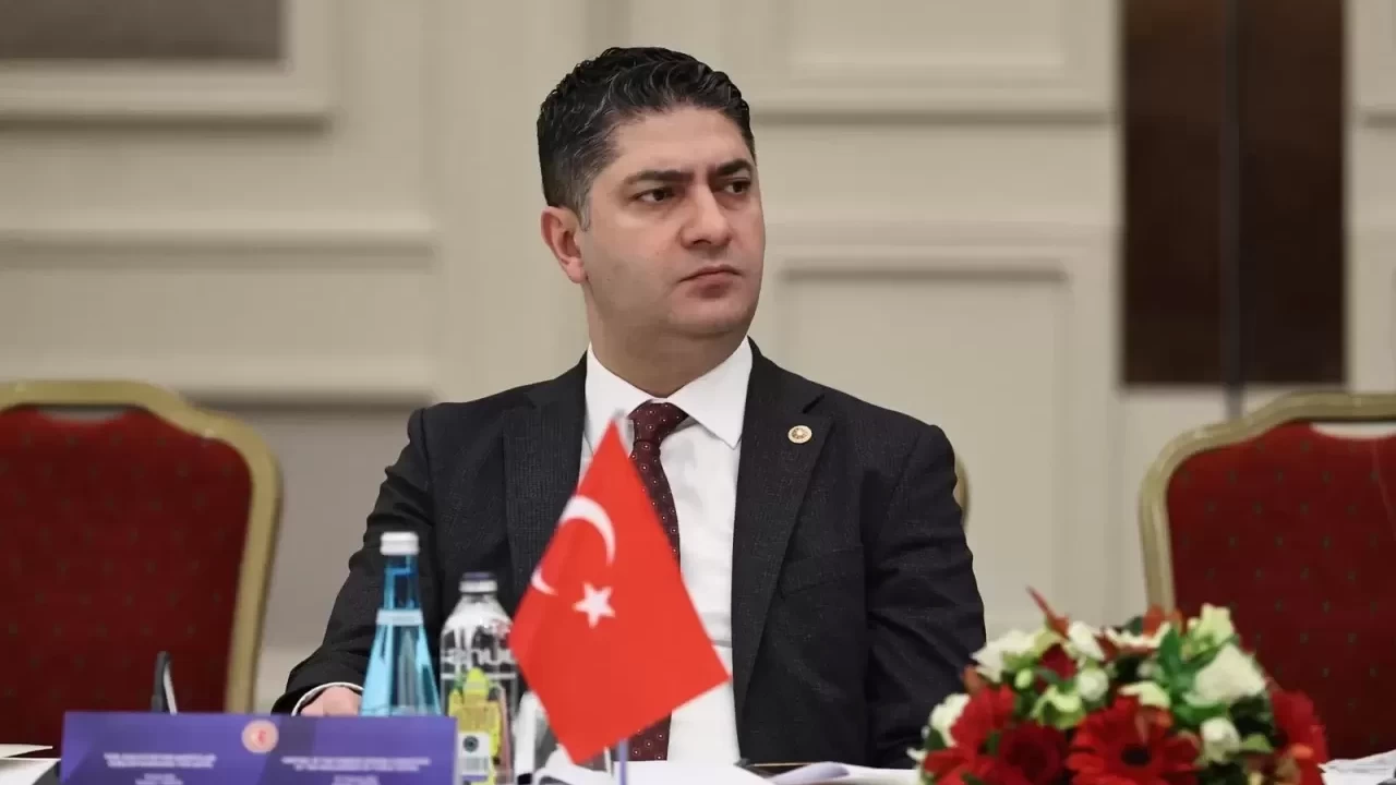 MHP’li Özdemir’den Türk basını için kritik uyarı: “Türk basını yabancı sosyal medya devlerinin kıskacında”