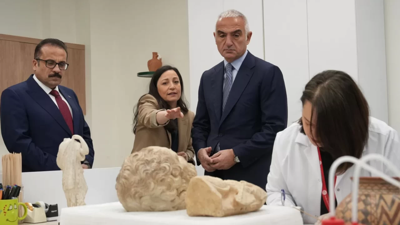 Bakan Ersoy duyurdu: 'Türkiye'ye iade edilen toplam eser sayısı 26 bin 767 oldu'