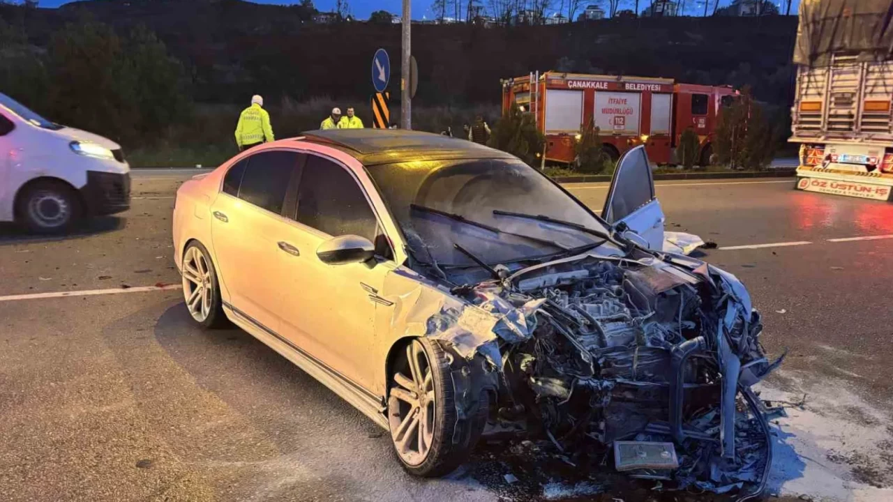 Çanakkale’de kavşak faciası! Yaralılar var