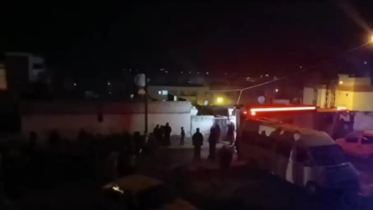 Şanlıurfa'da bir evde şiddetli patlama meydana geldi! Mahalleli sokağa döküldü