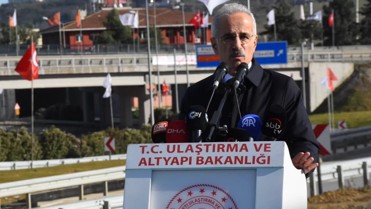Bakan Uraloğlu: 'Yeşilkent Kavşağı ile yıllık 645 milyon lira tasarruf sağlanacak'