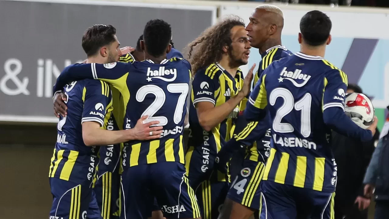Fenerbahçe, deplasmanda geriden gelerek kazandı | Süper Lig'de Alanyaspor 2-3 Fenerbahçe